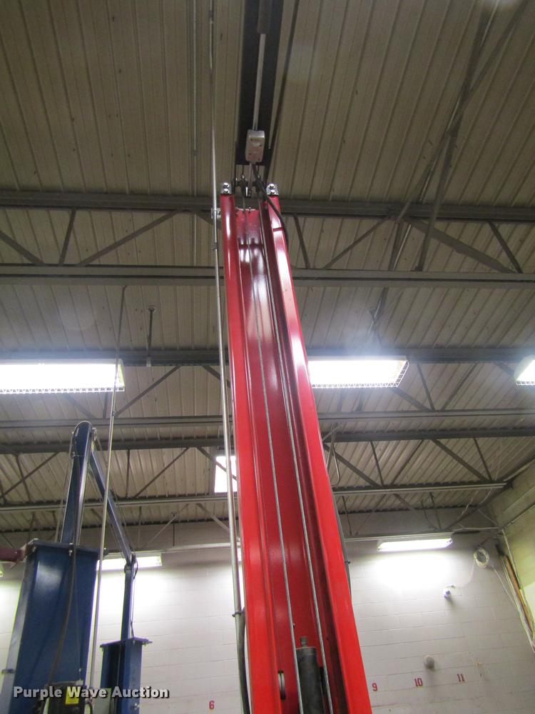 image for item EI9464 2003 Ammco two post car lift