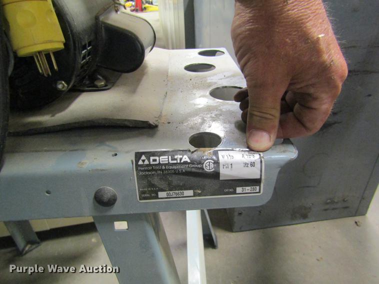 image for item EI9477 Delta sanding center