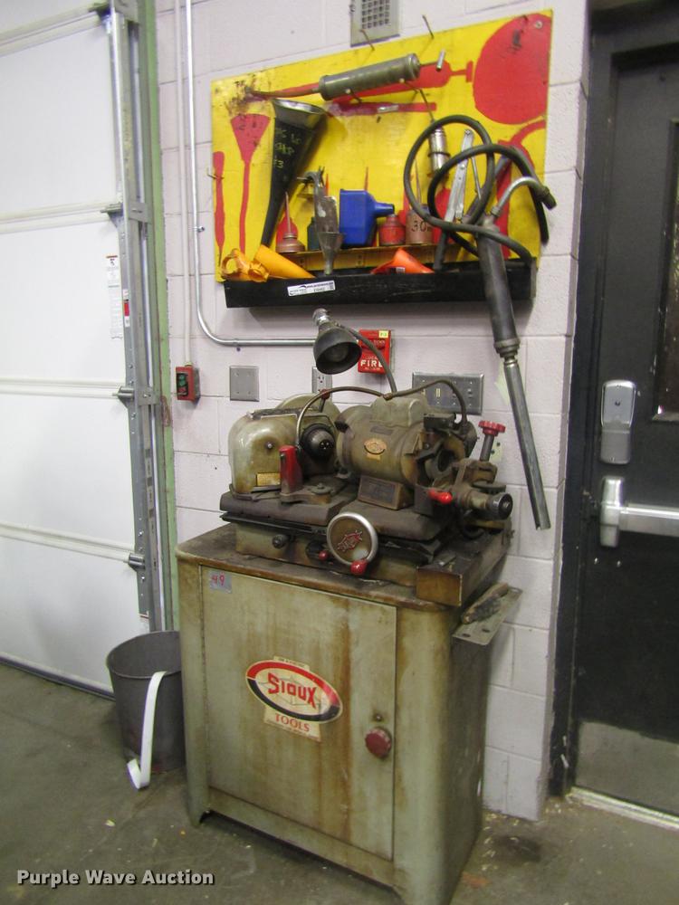 Sioux valve grinder in Concordia, KS Item EI9492 sold Purple Wave