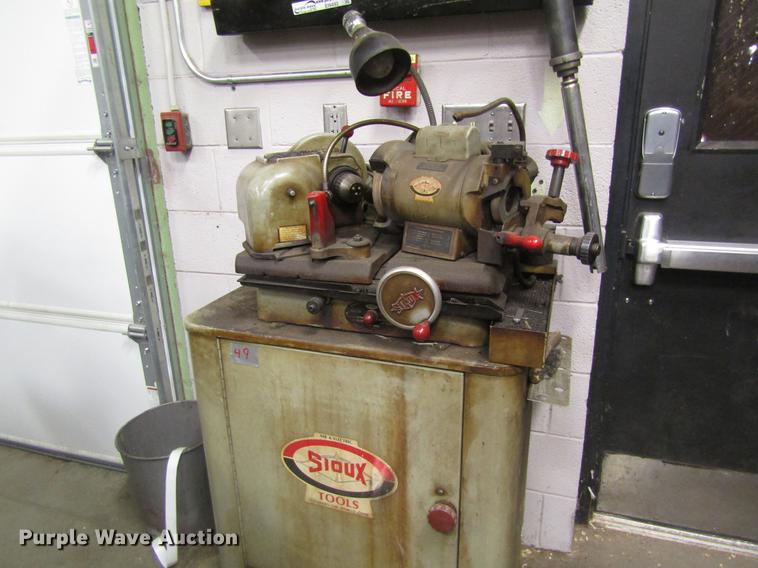 Sioux valve grinder in Concordia, KS Item EI9492 sold Purple Wave