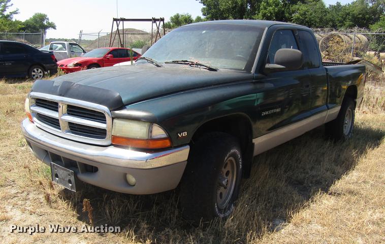 image for item EI9493 1997 Dodge Dakota Club Cab pickup truck