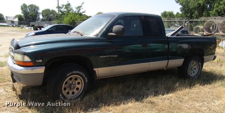 image for item EI9493 1997 Dodge Dakota Club Cab pickup truck