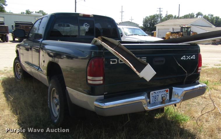 image for item EI9493 1997 Dodge Dakota Club Cab pickup truck
