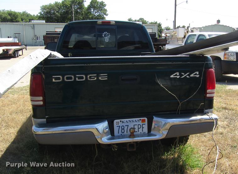 image for item EI9493 1997 Dodge Dakota Club Cab pickup truck