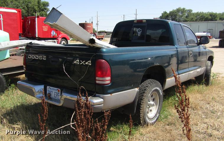 image for item EI9493 1997 Dodge Dakota Club Cab pickup truck