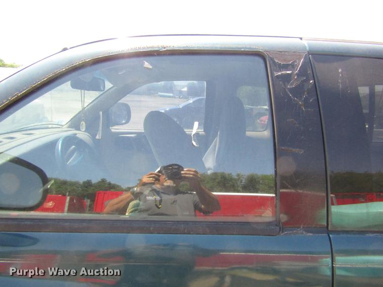 image for item EI9493 1997 Dodge Dakota Club Cab pickup truck