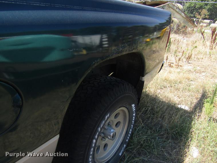 image for item EI9493 1997 Dodge Dakota Club Cab pickup truck