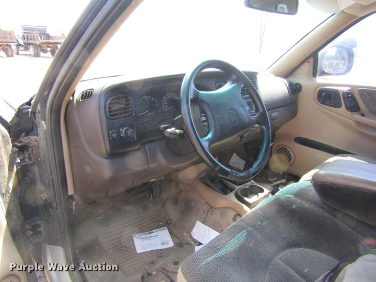 image for item EI9493 1997 Dodge Dakota Club Cab pickup truck