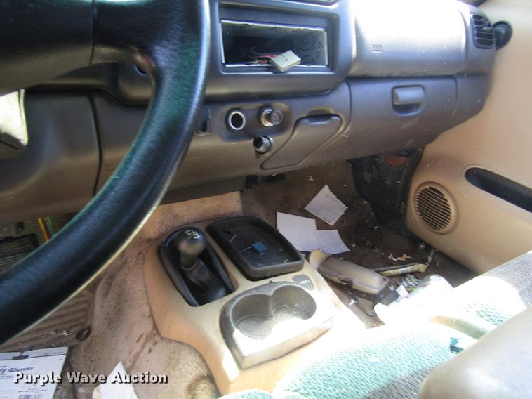 image for item EI9493 1997 Dodge Dakota Club Cab pickup truck