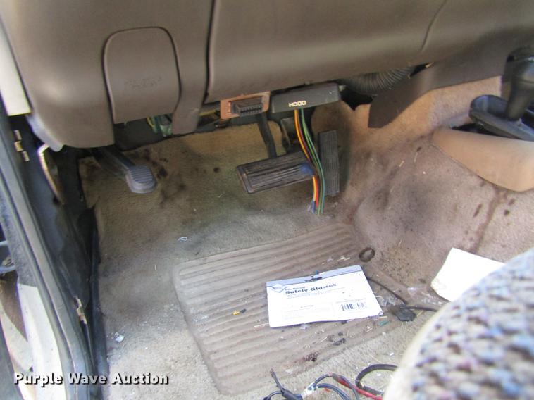 image for item EI9493 1997 Dodge Dakota Club Cab pickup truck