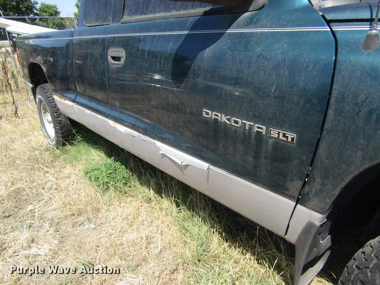 image for item EI9493 1997 Dodge Dakota Club Cab pickup truck