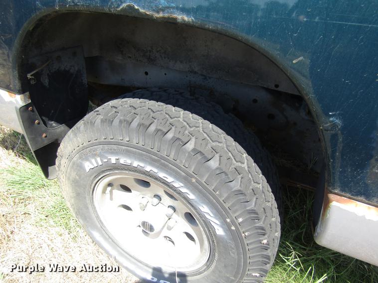 image for item EI9493 1997 Dodge Dakota Club Cab pickup truck