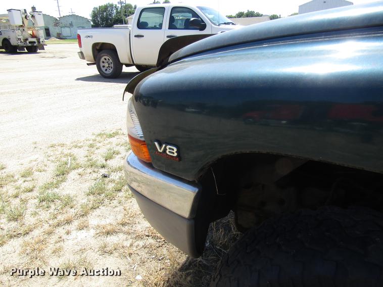 image for item EI9493 1997 Dodge Dakota Club Cab pickup truck