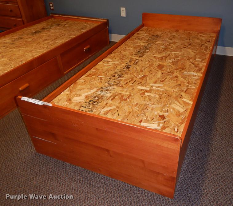 (15) beds in Kansas City, KS Item EK9446 sold Purple Wave