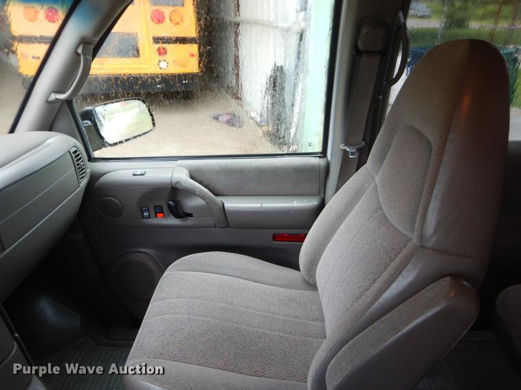 image for item EK9607 2005 Chevrolet Astro van