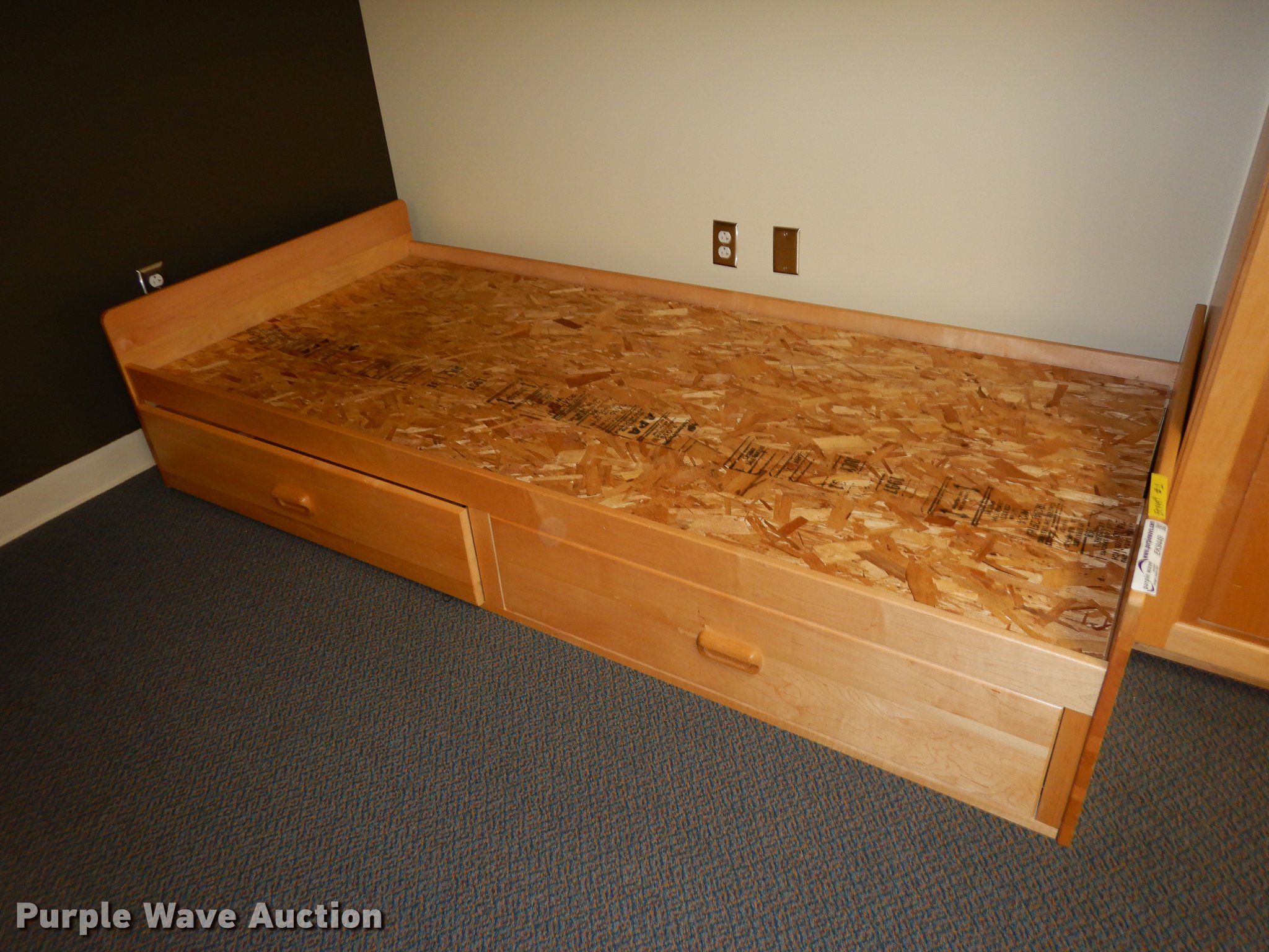 (23) beds in Kansas City, KS Item EK9449 sold Purple Wave