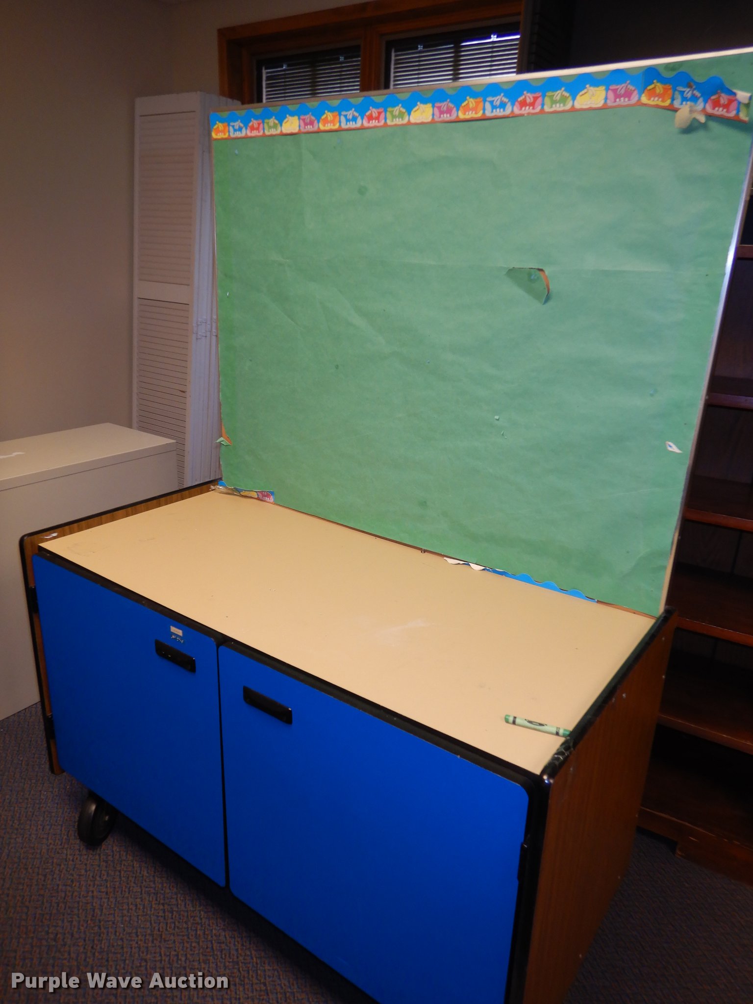 Furniture in Kansas City, KS Item EK9451 sold Purple Wave