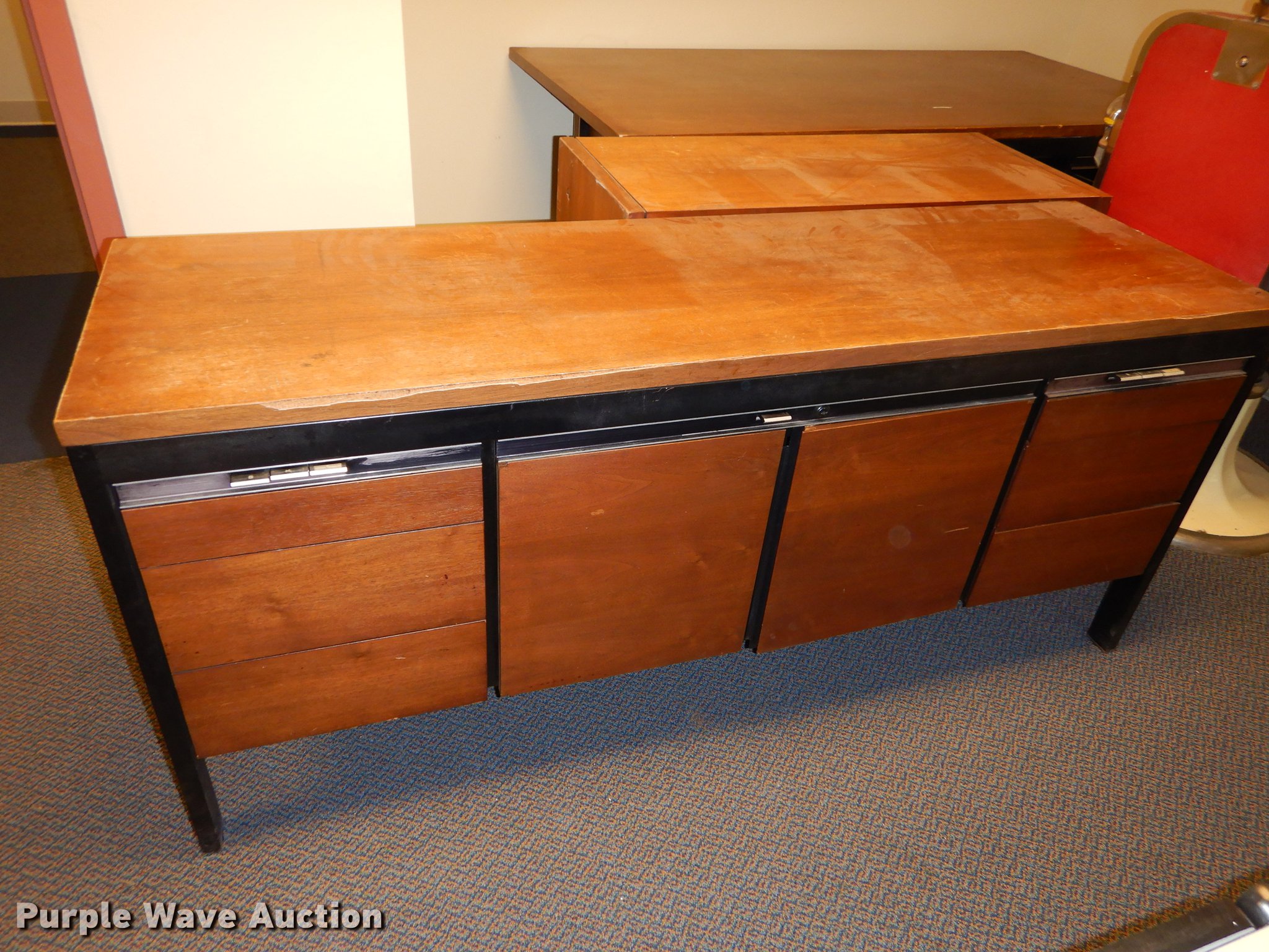 Furniture in Kansas City, KS Item EK9451 sold Purple Wave