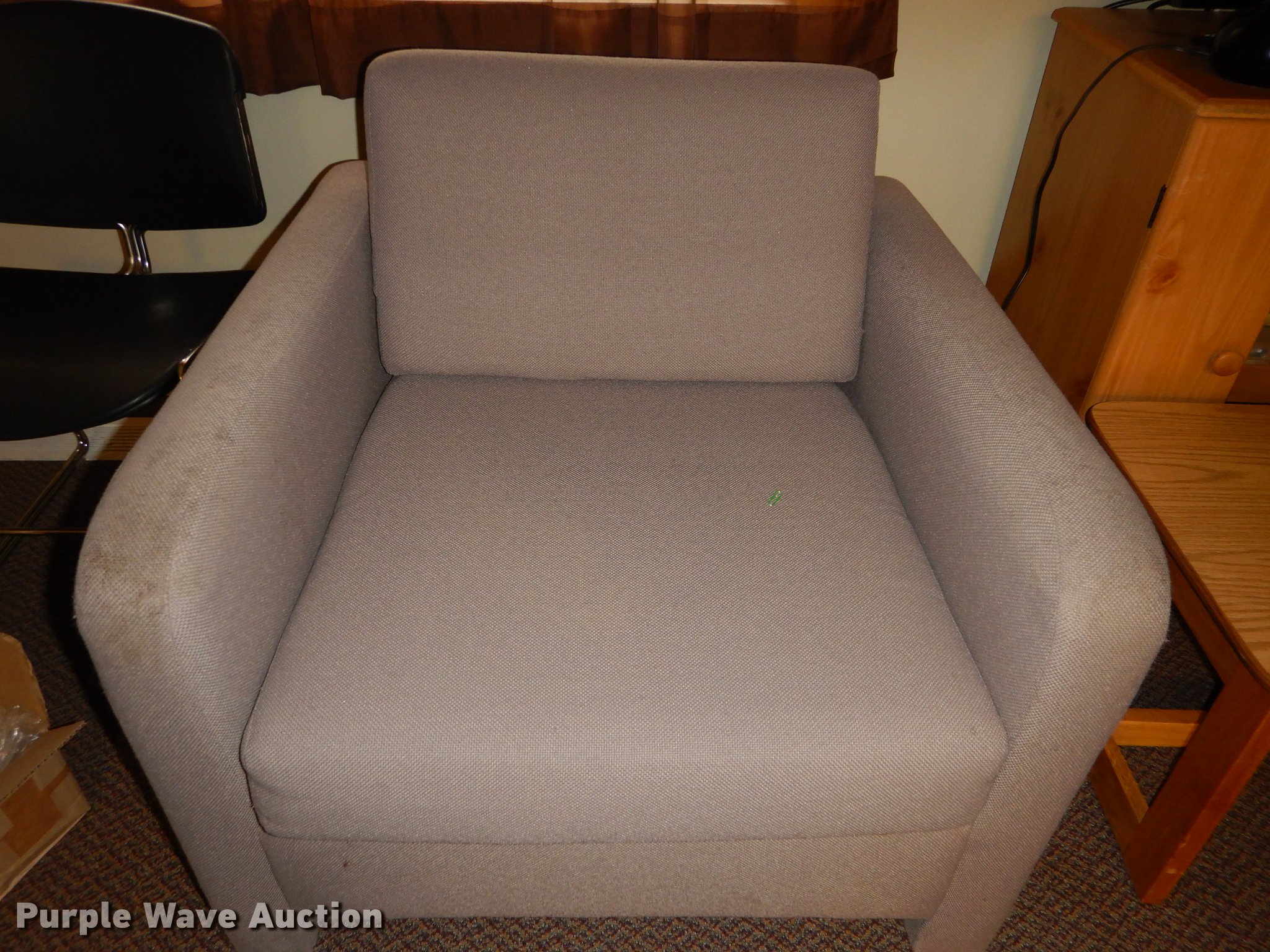 Furniture in Kansas City, KS Item EK9454 sold Purple Wave