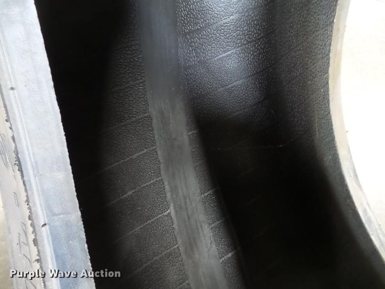 image for item CD9556 (4) tires