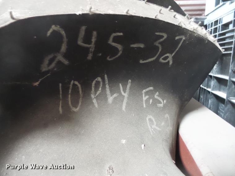 image for item CD9561 (5) tires