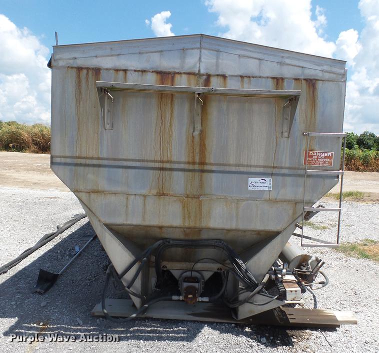 image for item DB7094 Adams 600T fertilizer tender bed