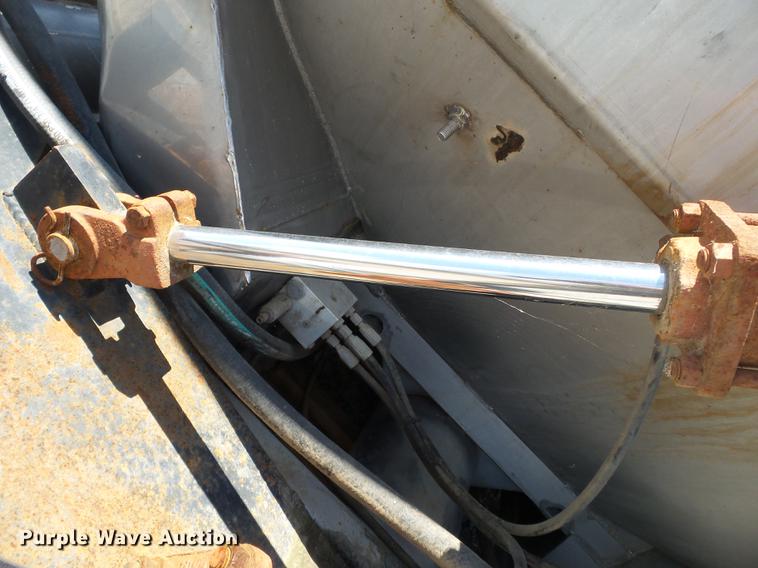 image for item DB7094 Adams 600T fertilizer tender bed