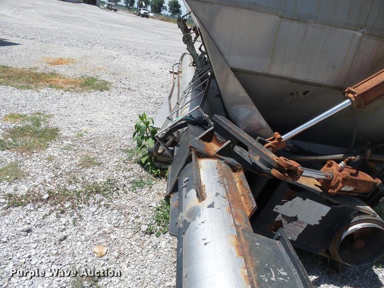 image for item DB7094 Adams 600T fertilizer tender bed