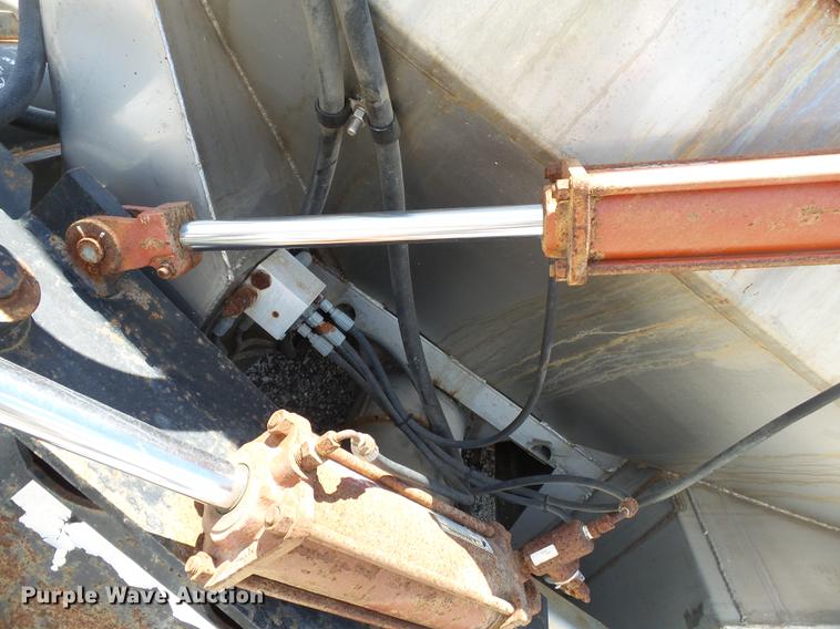 image for item DB7095 Adams 600T fertilizer tender bed