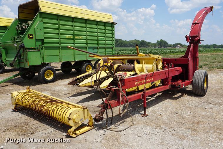 image for item DD7766 1982 New Holland 892 forage harvester