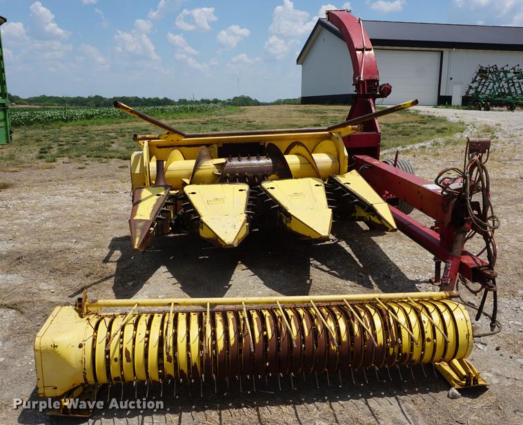 image for item DD7766 1982 New Holland 892 forage harvester