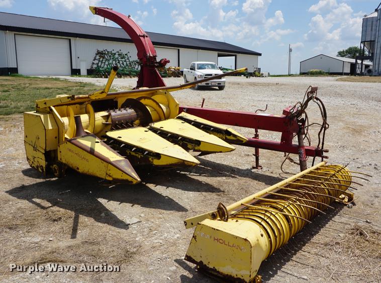 image for item DD7766 1982 New Holland 892 forage harvester