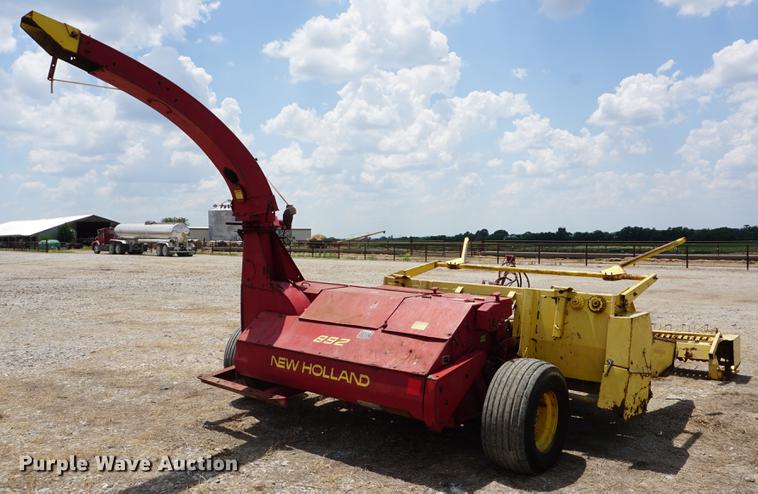 image for item DD7766 1982 New Holland 892 forage harvester