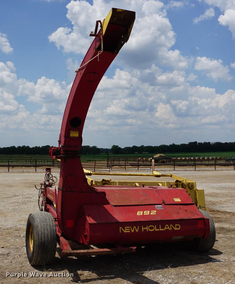 image for item DD7766 1982 New Holland 892 forage harvester