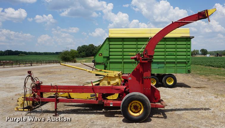 image for item DD7766 1982 New Holland 892 forage harvester