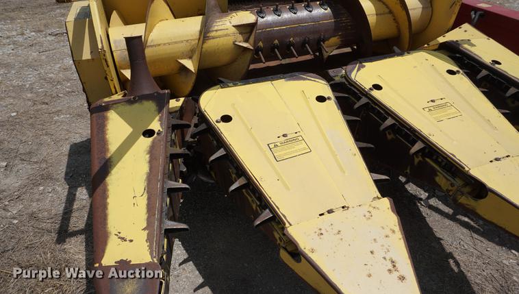 image for item DD7766 1982 New Holland 892 forage harvester