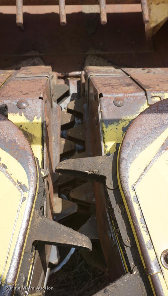 image for item DD7766 1982 New Holland 892 forage harvester