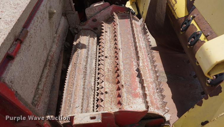 image for item DD7766 1982 New Holland 892 forage harvester