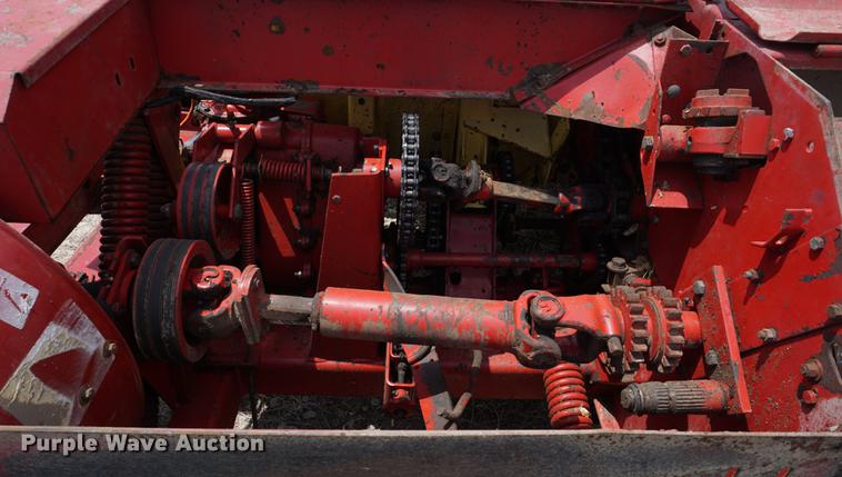 image for item DD7766 1982 New Holland 892 forage harvester