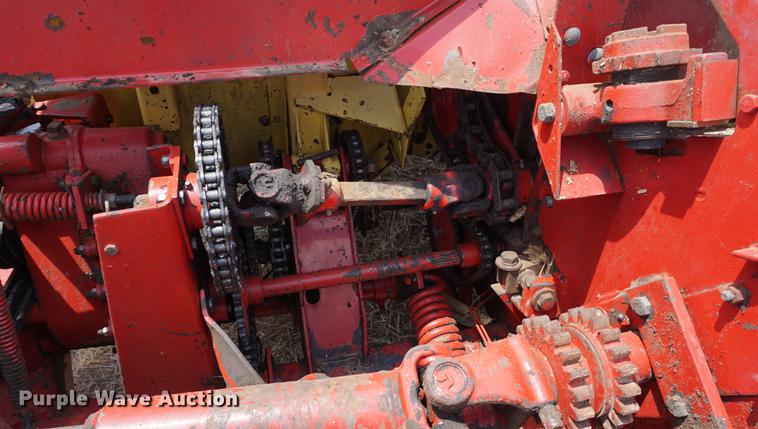 image for item DD7766 1982 New Holland 892 forage harvester