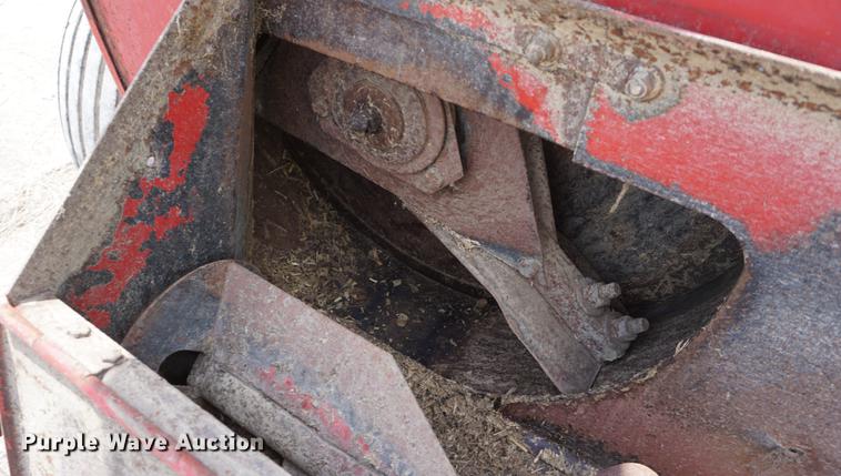 image for item DD7766 1982 New Holland 892 forage harvester