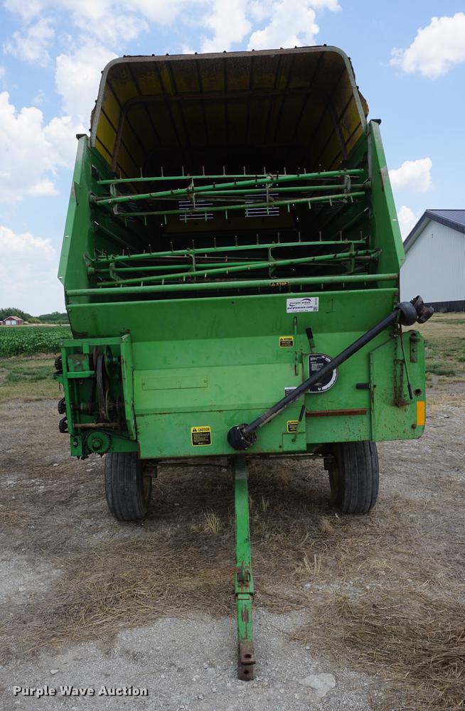 image for item DD7767 John Deere 716A silage wagon