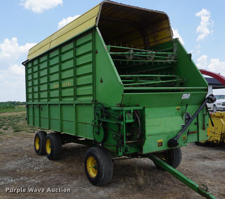 image for item DD7767 John Deere 716A silage wagon