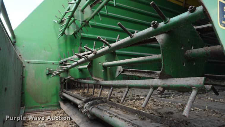 image for item DD7767 John Deere 716A silage wagon