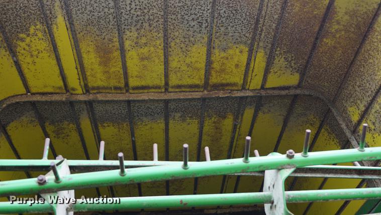 image for item DD7767 John Deere 716A silage wagon