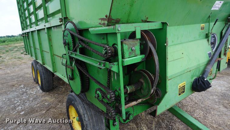 image for item DD7767 John Deere 716A silage wagon