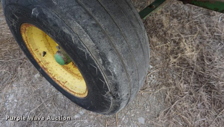 image for item DD7767 John Deere 716A silage wagon