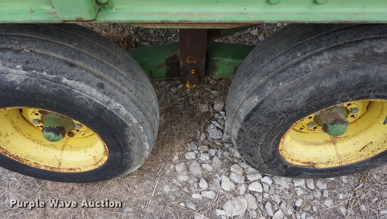 image for item DD7767 John Deere 716A silage wagon