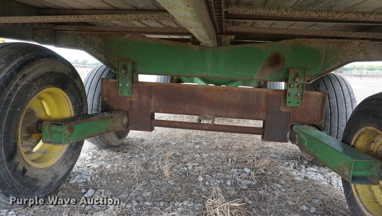 image for item DD7767 John Deere 716A silage wagon