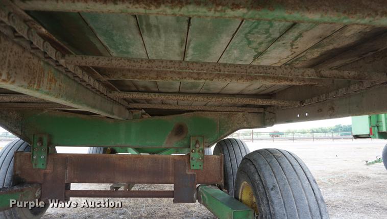 image for item DD7767 John Deere 716A silage wagon